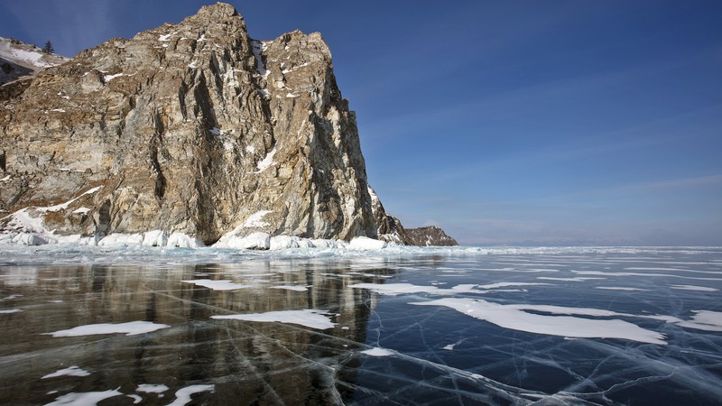 Есть ли в байкале течение. Трещины на Байкале. Сухая Байкал зима. Становые щели на Байкале. Байкал зимой трещины.